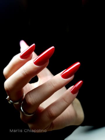 Unghie gel effetto marmo con mandala realizzate con tecnica di onicotecnica realizzato da Silvia Vaccarin presso il nostro studio Opal Tattoo a Udine